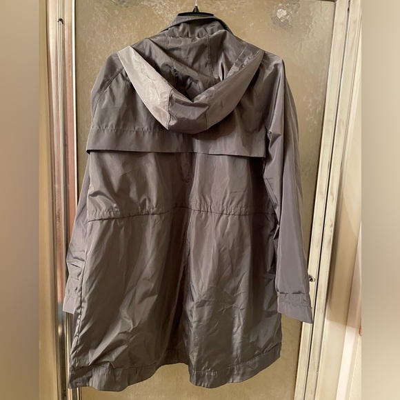 Green Athletic works XXL/2XL light rain jacket - Picture 3 of 4
